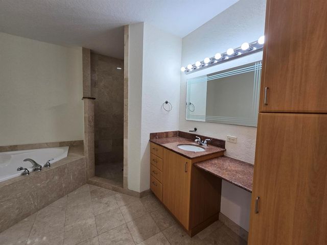1640 Presidential Way 403, West Palm Beach, FL 33401