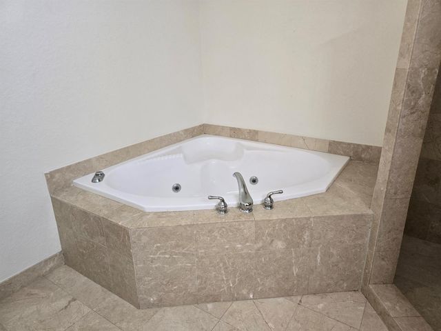 1640 Presidential Way 403, West Palm Beach, FL 33401