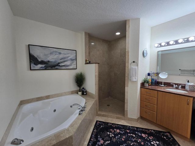1640 Presidential Way 403, West Palm Beach, FL 33401