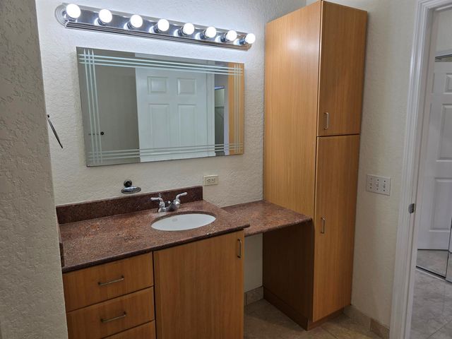1640 Presidential Way 403, West Palm Beach, FL 33401