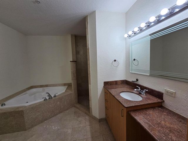 1640 Presidential Way 403, West Palm Beach, FL 33401