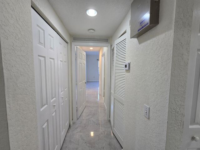 1640 Presidential Way 403, West Palm Beach, FL 33401