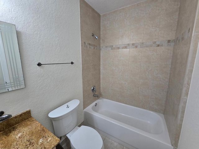 1640 Presidential Way 403, West Palm Beach, FL 33401