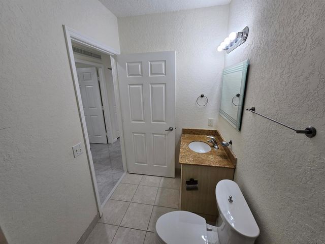 1640 Presidential Way 403, West Palm Beach, FL 33401