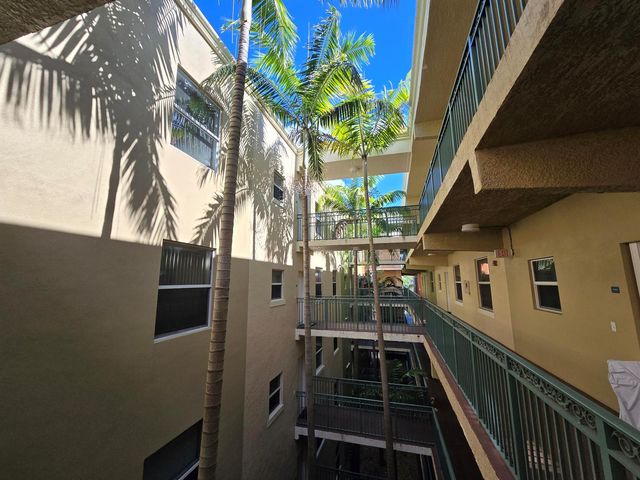 1640 Presidential Way 403, West Palm Beach, FL 33401