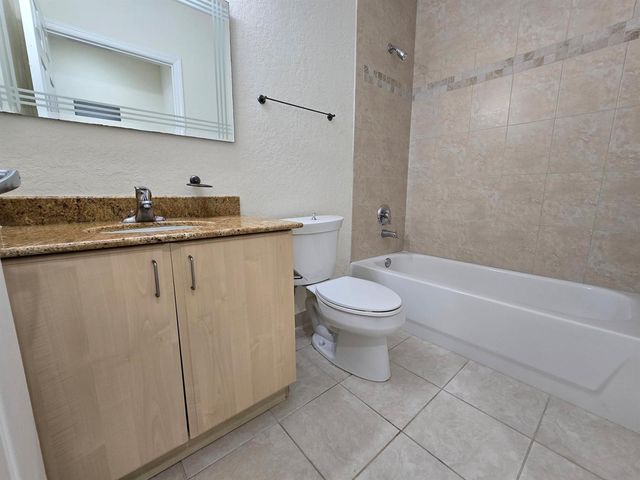 1640 Presidential Way 403, West Palm Beach, FL 33401