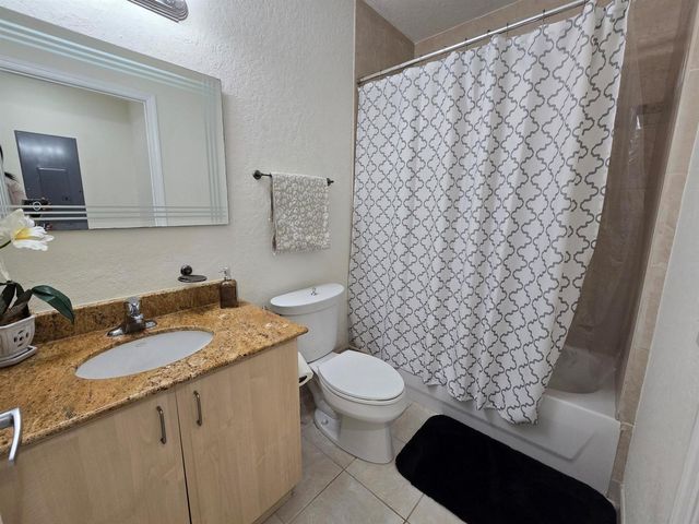 1640 Presidential Way 403, West Palm Beach, FL 33401