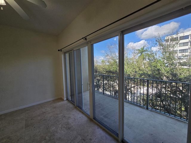 1640 Presidential Way 403, West Palm Beach, FL 33401