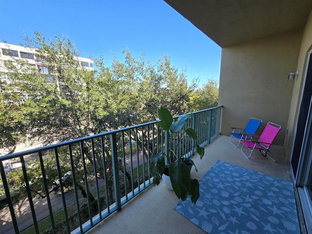 1640 Presidential Way 403, West Palm Beach, FL 33401
