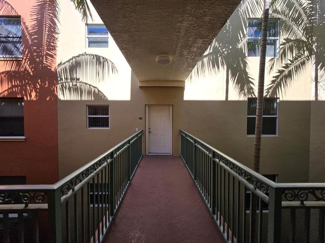 1640 Presidential Way 403, West Palm Beach, FL 33401