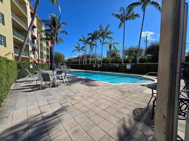 1640 Presidential Way 403, West Palm Beach, FL 33401