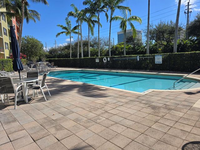 1640 Presidential Way 403, West Palm Beach, FL 33401