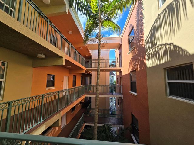 1640 Presidential Way 403, West Palm Beach, FL 33401
