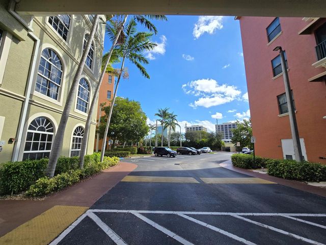 1640 Presidential Way 403, West Palm Beach, FL 33401