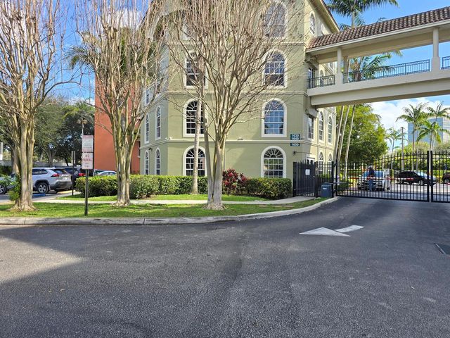 1640 Presidential Way 403, West Palm Beach, FL 33401