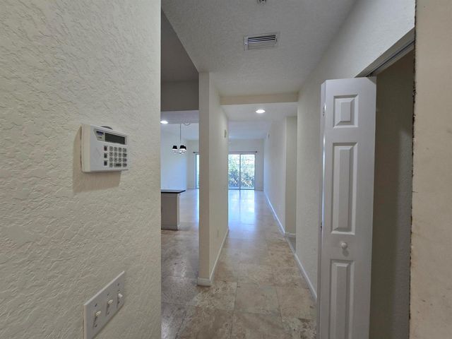 1640 Presidential Way 403, West Palm Beach, FL 33401