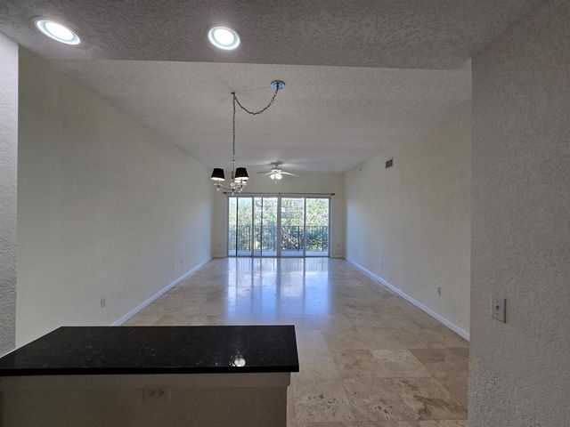 1640 Presidential Way 403, West Palm Beach, FL 33401