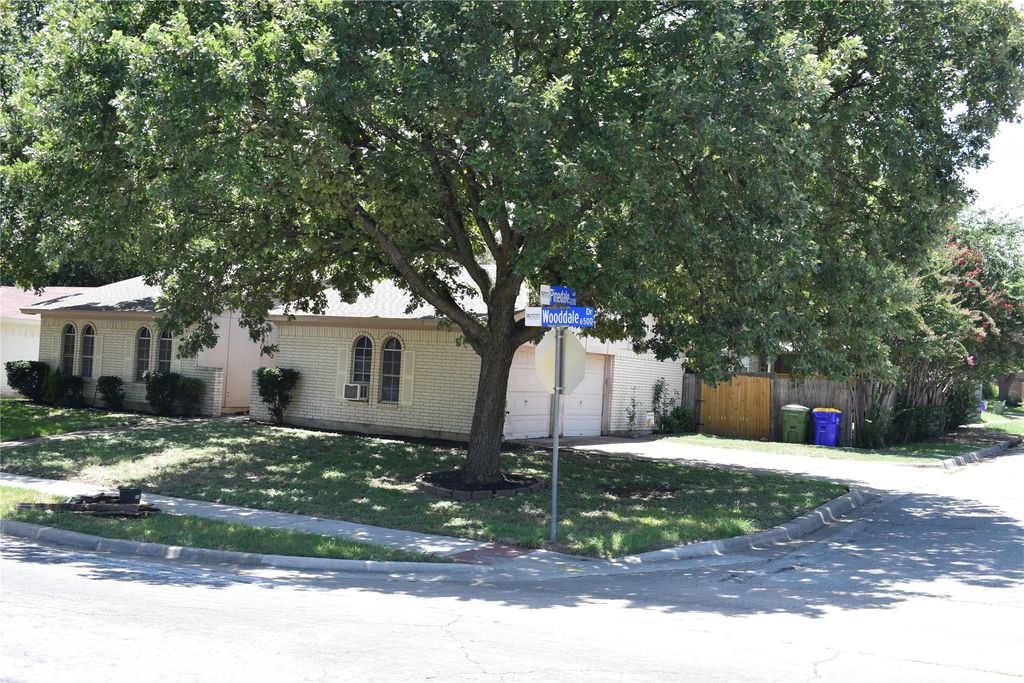 6545 Wooddale Drive, Watauga, TX 76148