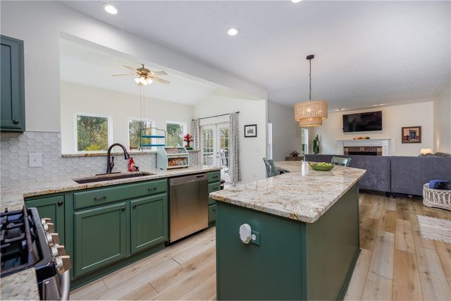 1132 Belmont Drive, Farmington, NY 14425