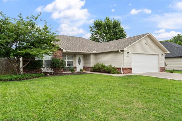 1523 William Court, Siloam Springs, AR 72761