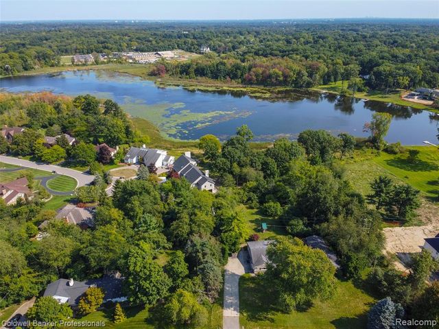 3260 Chickering Lane, Bloomfield Hills, MI 48302