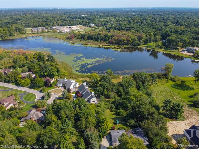 3260 Chickering Lane, Bloomfield Hills, MI 48302