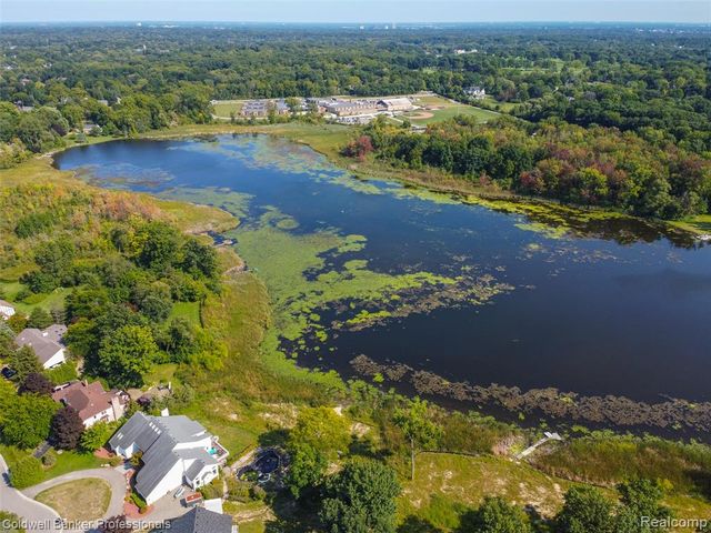 3260 Chickering Lane, Bloomfield Hills, MI 48302