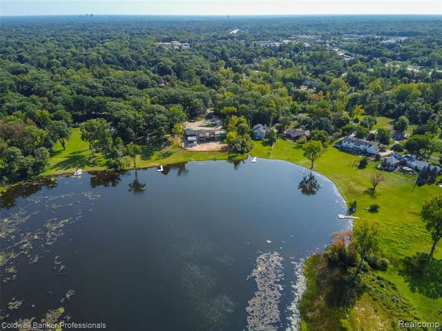 3260 Chickering Lane, Bloomfield Hills, MI 48302