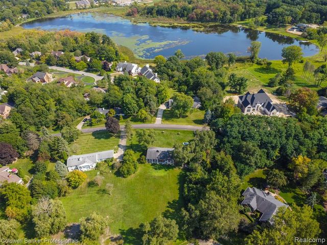 3260 Chickering Lane, Bloomfield Hills, MI 48302