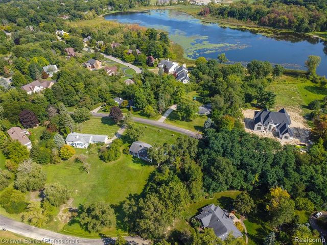 3260 Chickering Lane, Bloomfield Hills, MI 48302