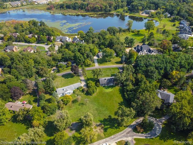 3260 Chickering Lane, Bloomfield Hills, MI 48302