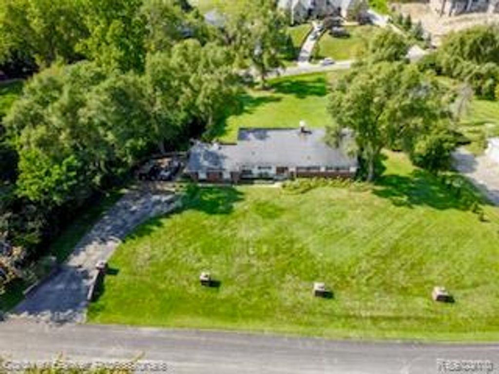 3260 Chickering Lane, Bloomfield Hills, MI 48302