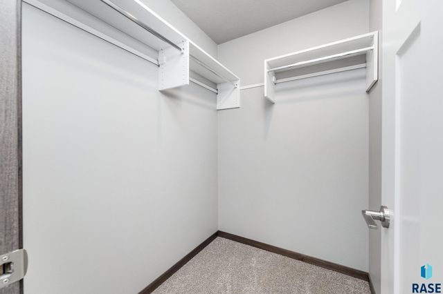 1607 N Tina Dr Drive, Sioux Falls, SD 57110