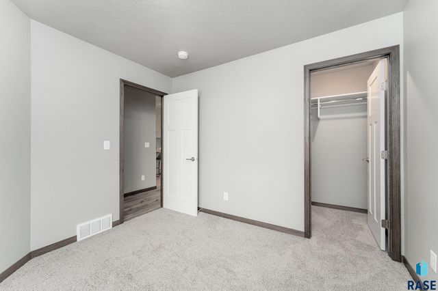 1607 N Tina Dr Drive, Sioux Falls, SD 57110