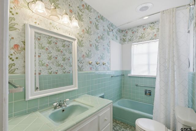 2200 Airline Drive, Tyler, TX 75701