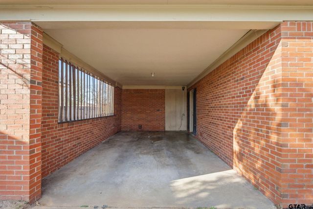 2200 Airline Drive, Tyler, TX 75701