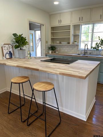 2200 Airline Drive, Tyler, TX 75701