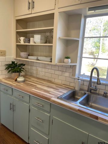 2200 Airline Drive, Tyler, TX 75701