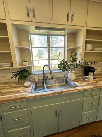 2200 Airline Drive, Tyler, TX 75701