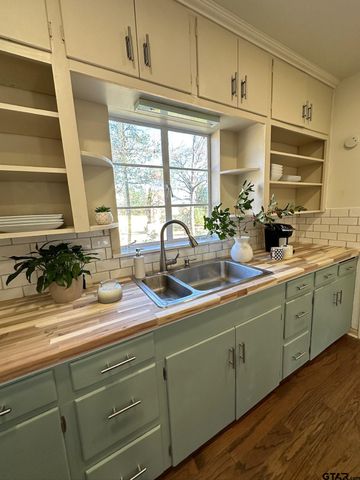 2200 Airline Drive, Tyler, TX 75701