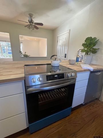 2200 Airline Drive, Tyler, TX 75701