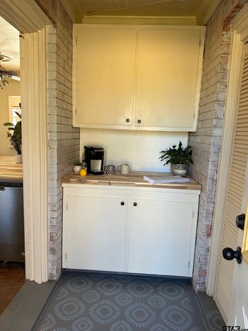 2200 Airline Drive, Tyler, TX 75701