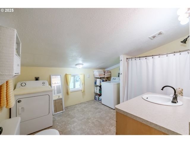 42038 CLARK SMITH Dr, Lebanon, OR 97355