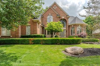 819 Majestic Drive, Rochester Hills, MI 48306