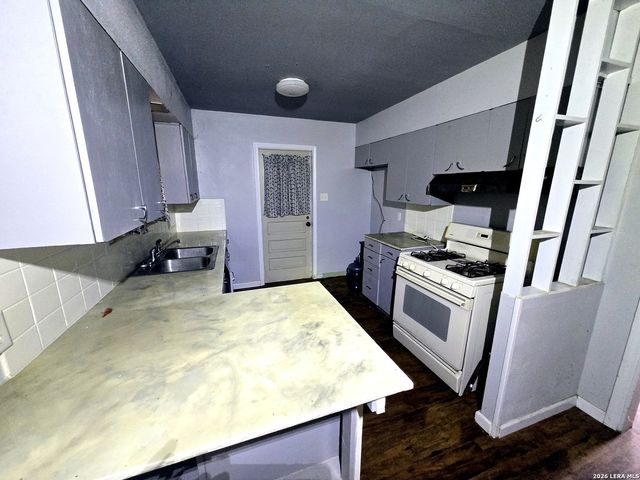 209 WINN AVE, Universal City, TX 78148