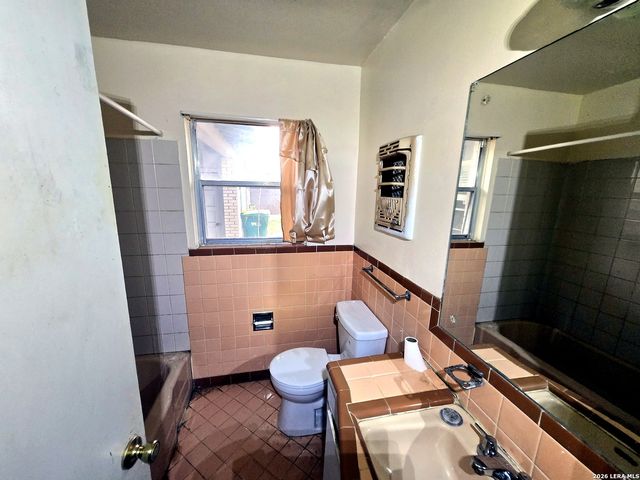 209 WINN AVE, Universal City, TX 78148