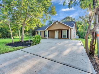 326 S Bell Drive, Texas City, TX 77591