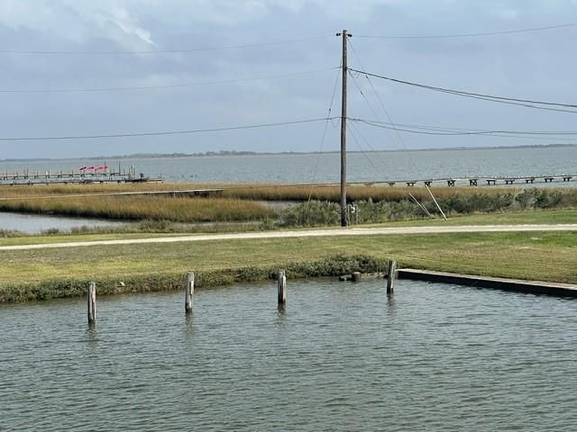 221 E Bayshore Drive, Palacios, TX 77465