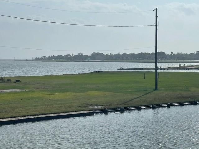 221 E Bayshore Drive, Palacios, TX 77465