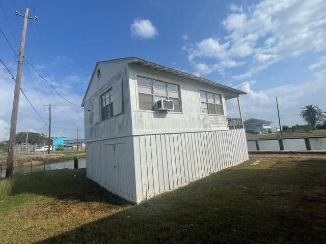 221 E Bayshore Drive, Palacios, TX 77465